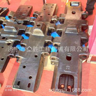 挖掘机曲轴6151-31-1010 发动机6D125配件 缸体 柴油泵