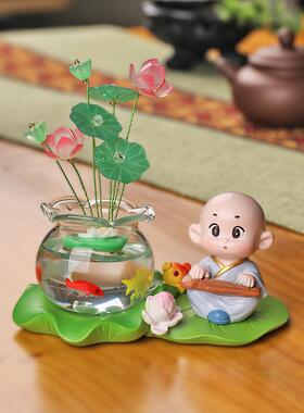 办公茶桌面小摆件锦鲤好运文化创意礼品可爱汽车摆件和尚荷叶底座