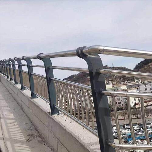 不锈钢复合管桥梁护栏山东加工多种款式河道景观栏杆