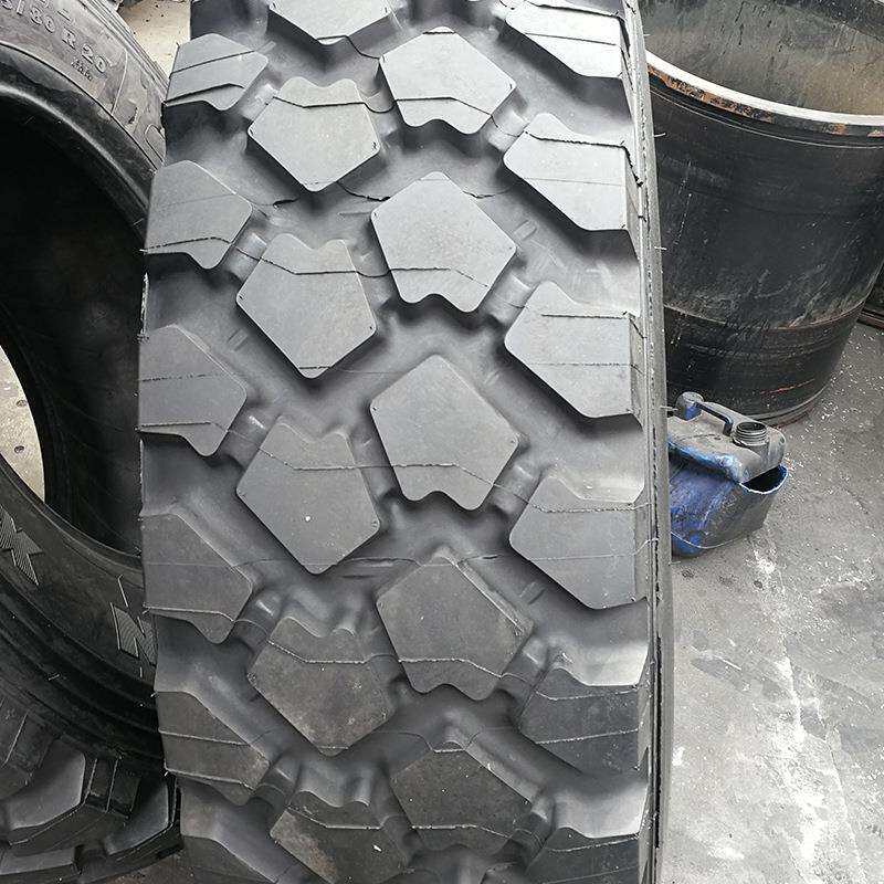 365/80R20起重机130吨吊车真空全钢丝工程机械耐磨轮胎