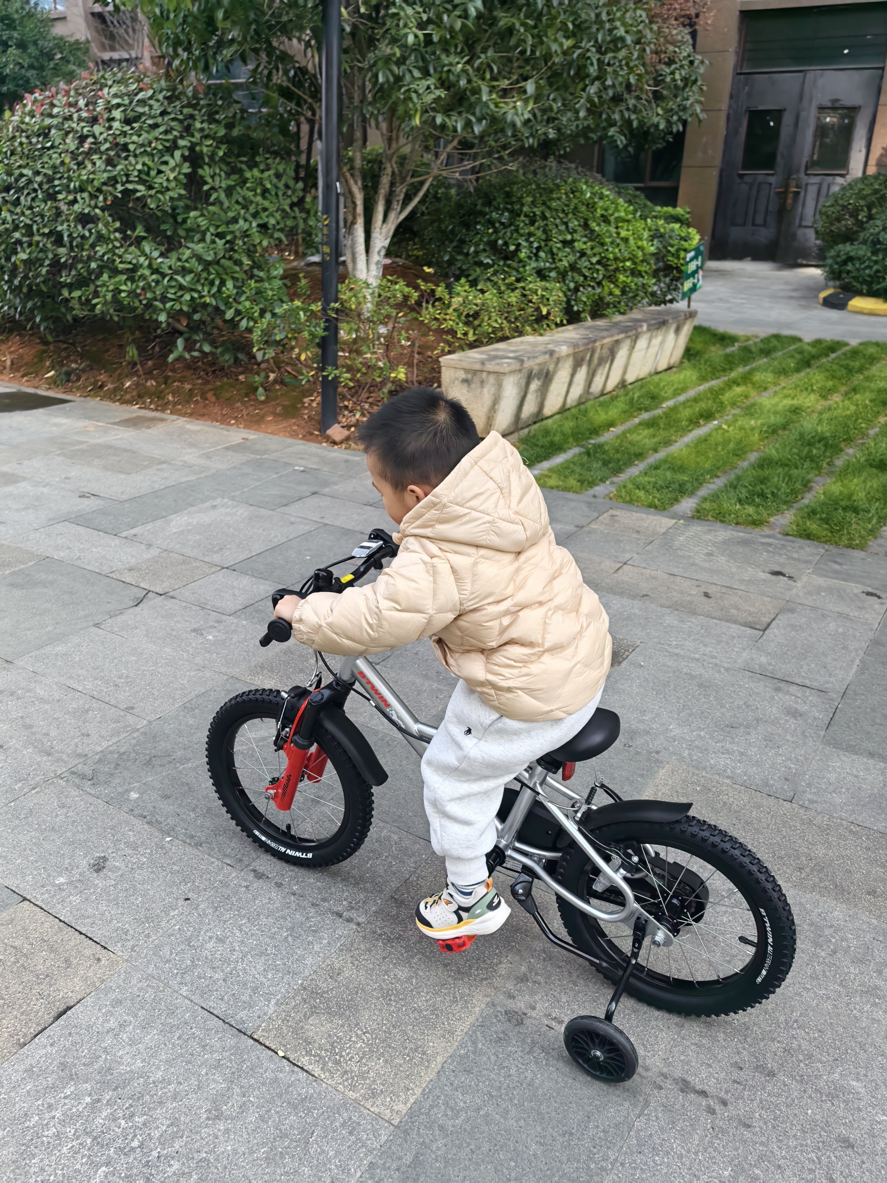 Детский велосипед Decathlon BTWIN 16 дюймов для мальчиков и девочек 4-6 лет, запатентованный тормоз photo review