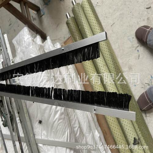 供应印染厂用静电刷 防静电毛刷 碳纤维防静电刷丝 防静电条刷