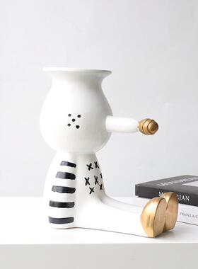 创意轻奢摆件样板房桌面装饰客厅茶几电视柜长鼻子公仔花插装饰品