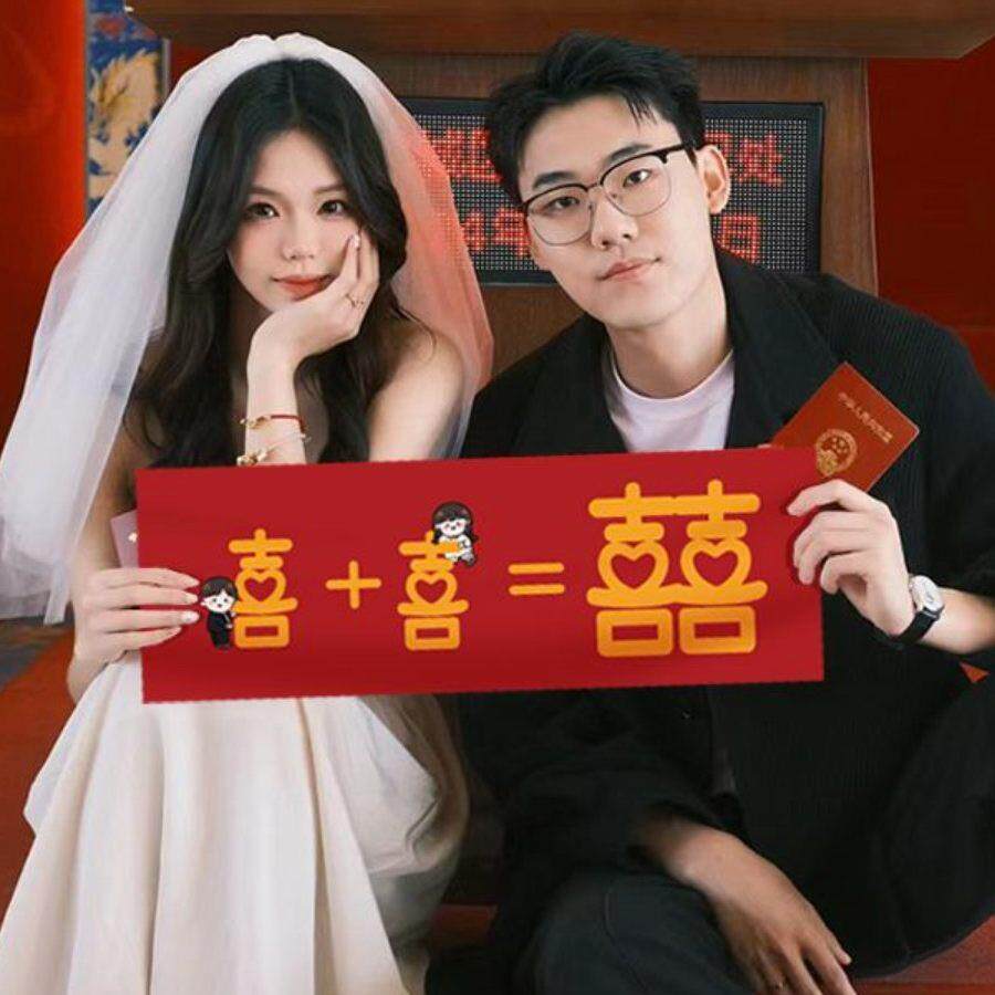 领证求婚约会表白官宣手持小横幅情侣周年纪念拍照出片道具仪式感