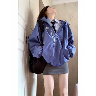 2026新款早春蓝色防风冲锋衣女款宽松户外运动春季流行薄外套上衣