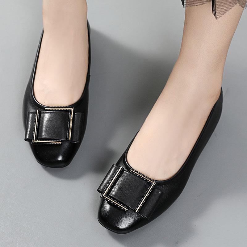 高档春季新款舒软底尺妈妈真皮适大女鞋40一43平底圆头软皮码单鞋