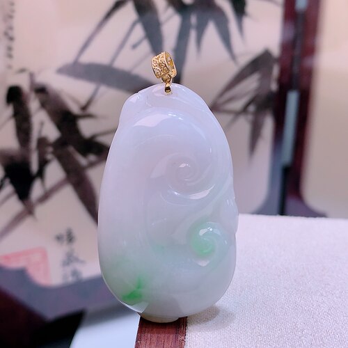 缅甸天然翡翠A货18k扣头白底飘绿花高端精品珠宝闪拍如意玉吊坠