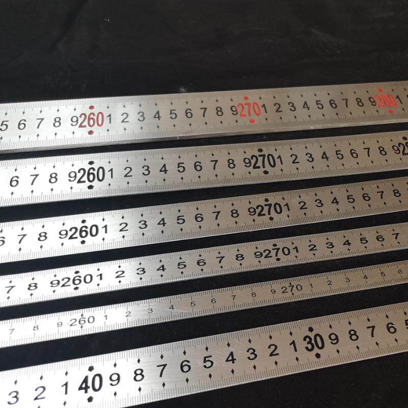 03米的403厚的钢板尺，带-钢直尺正向3米 ，加厚3宽87孔米钢尺
