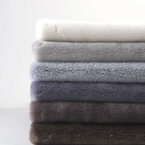 厂家供应 650g全涤兔毛绒布面料 秋冬男女时装沙发抱枕箱包靠垫布