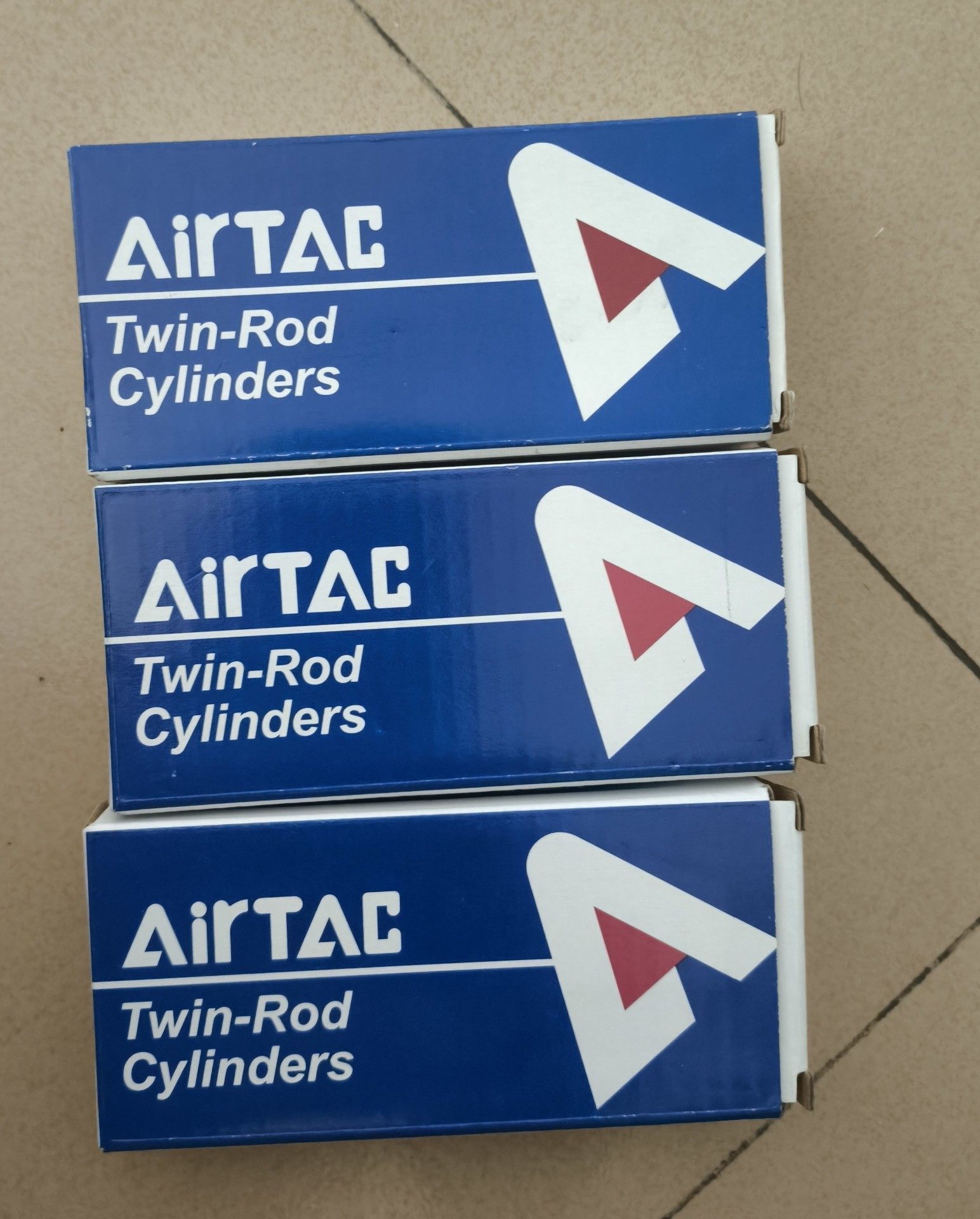 亚德客原装双轴气缸 TN16X20S