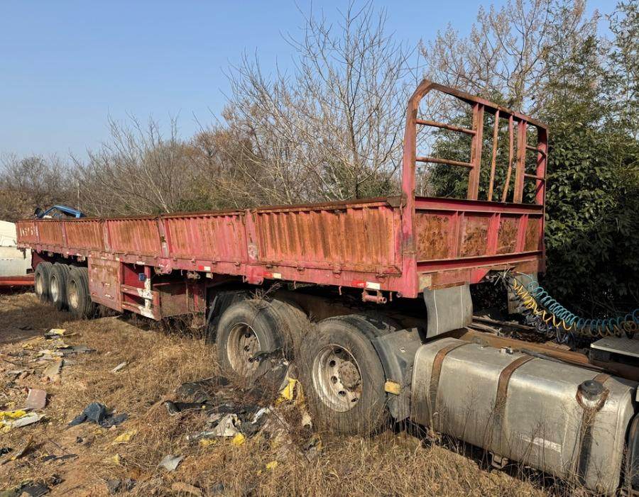 1月15日郑州鄂AHS180半挂牵引车一台、鄂A6Y55运输半挂车一台网络拍卖公告