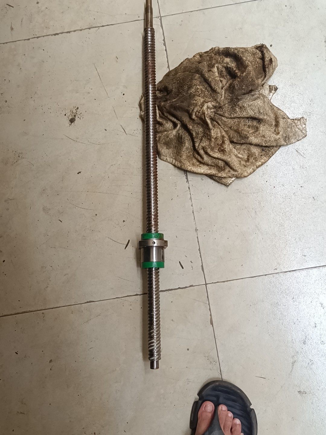 上银丝杆25的长790，全新没用过有点锈回去搞一下