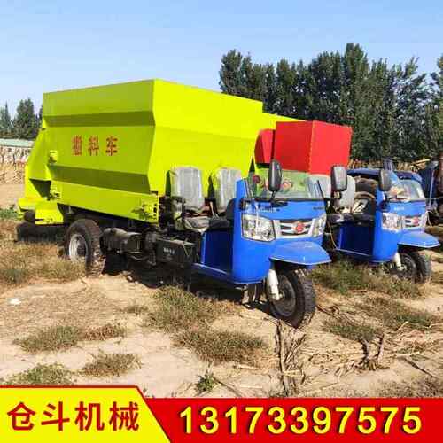 牛羊电动撒料车5立方柴油喂料机环保电动撒料车报价机械设备