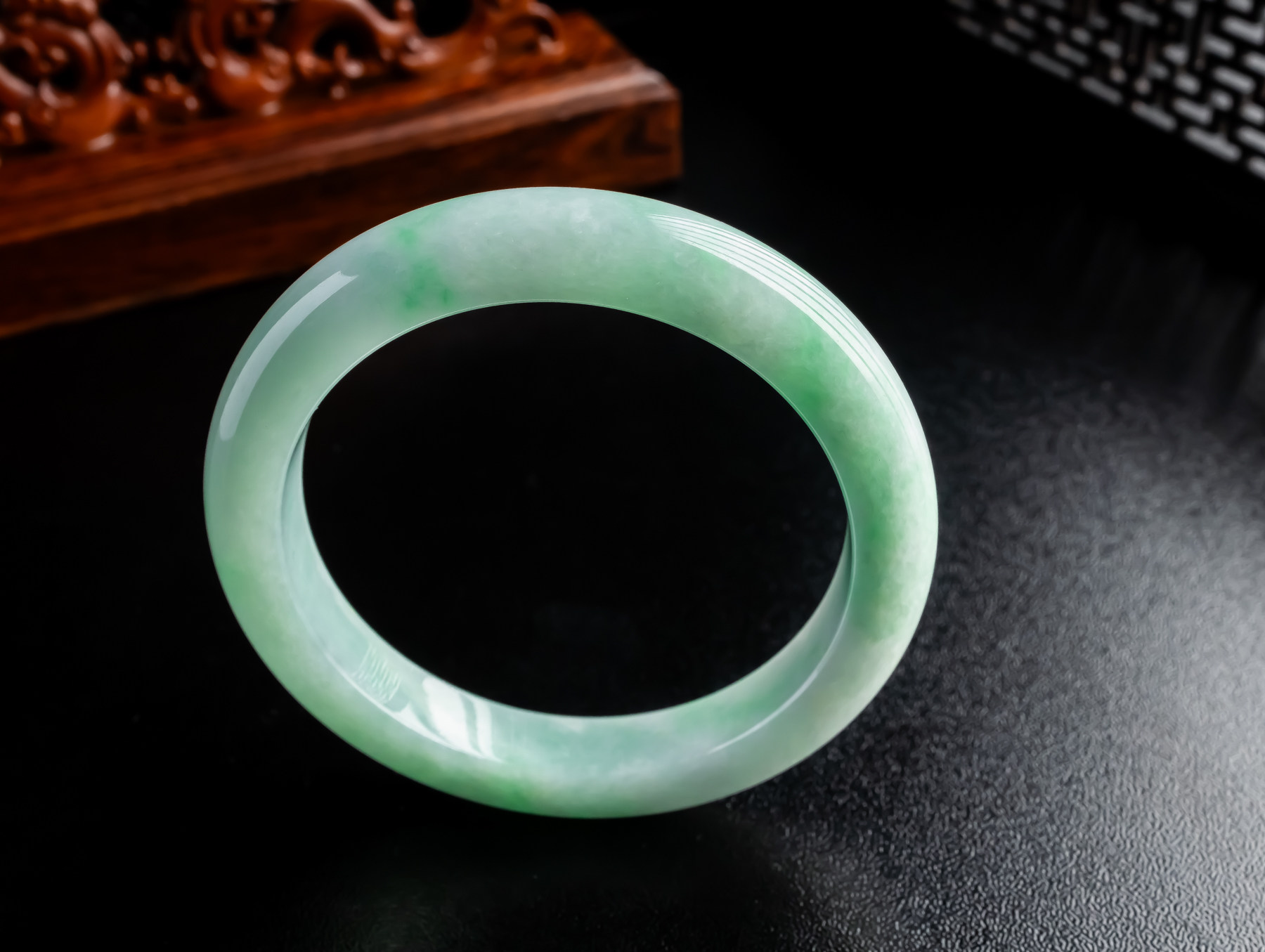 58圈口 天然真品翡翠玉镯冰满绿满色细腻气质冰透正圈手镯 56.68g