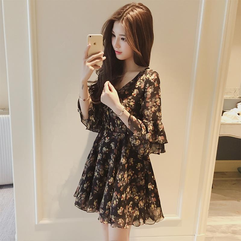 碎花洋装女2026新款夏季中长版V领收腰显瘦气质洋派雪纺裙子女