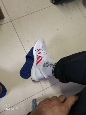 阿迪达斯跑步鞋怎么样，开箱评测，后悔买迟了？