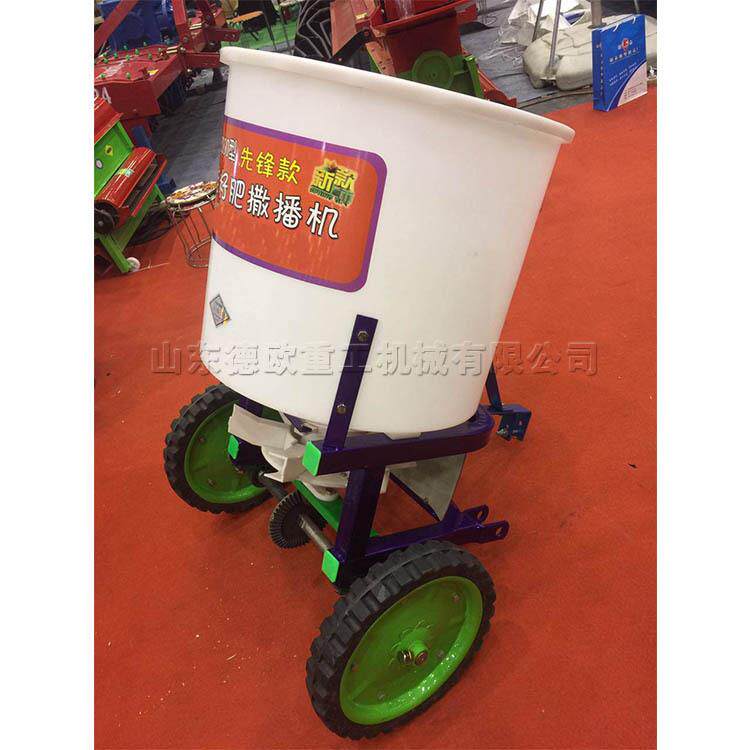 颗粒籽肥撒播机 四轮拖拉机后置式撒肥机 农作物化肥抛撒机现货
