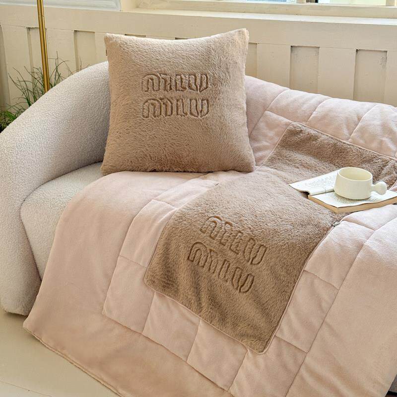 汽车抱枕被子两用车载冬天加厚珊瑚绒午睡牛奶绒二合一车用枕头被