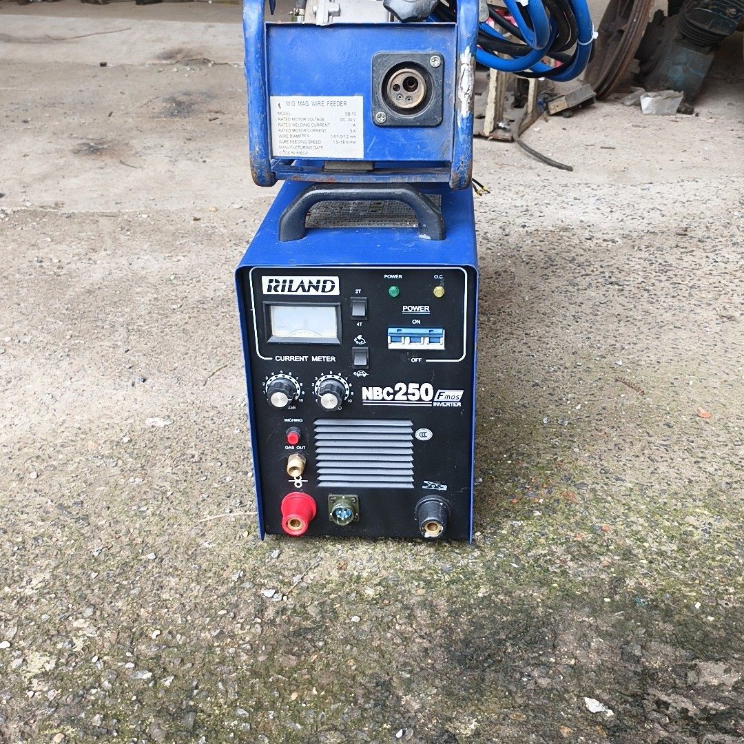 瑞凌NBC-250气保焊，成色新，5米控制线，别的都没有，运