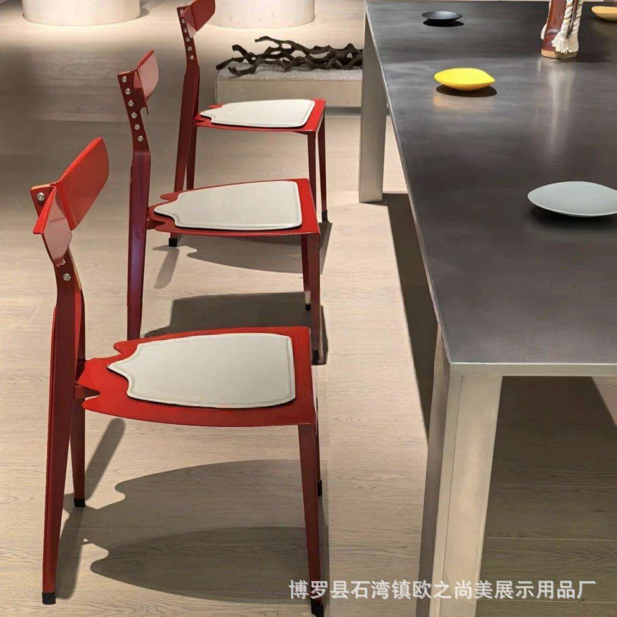个性飞机椅设计师创意餐椅不锈钢红色靠背椅商用家用休闲椅子