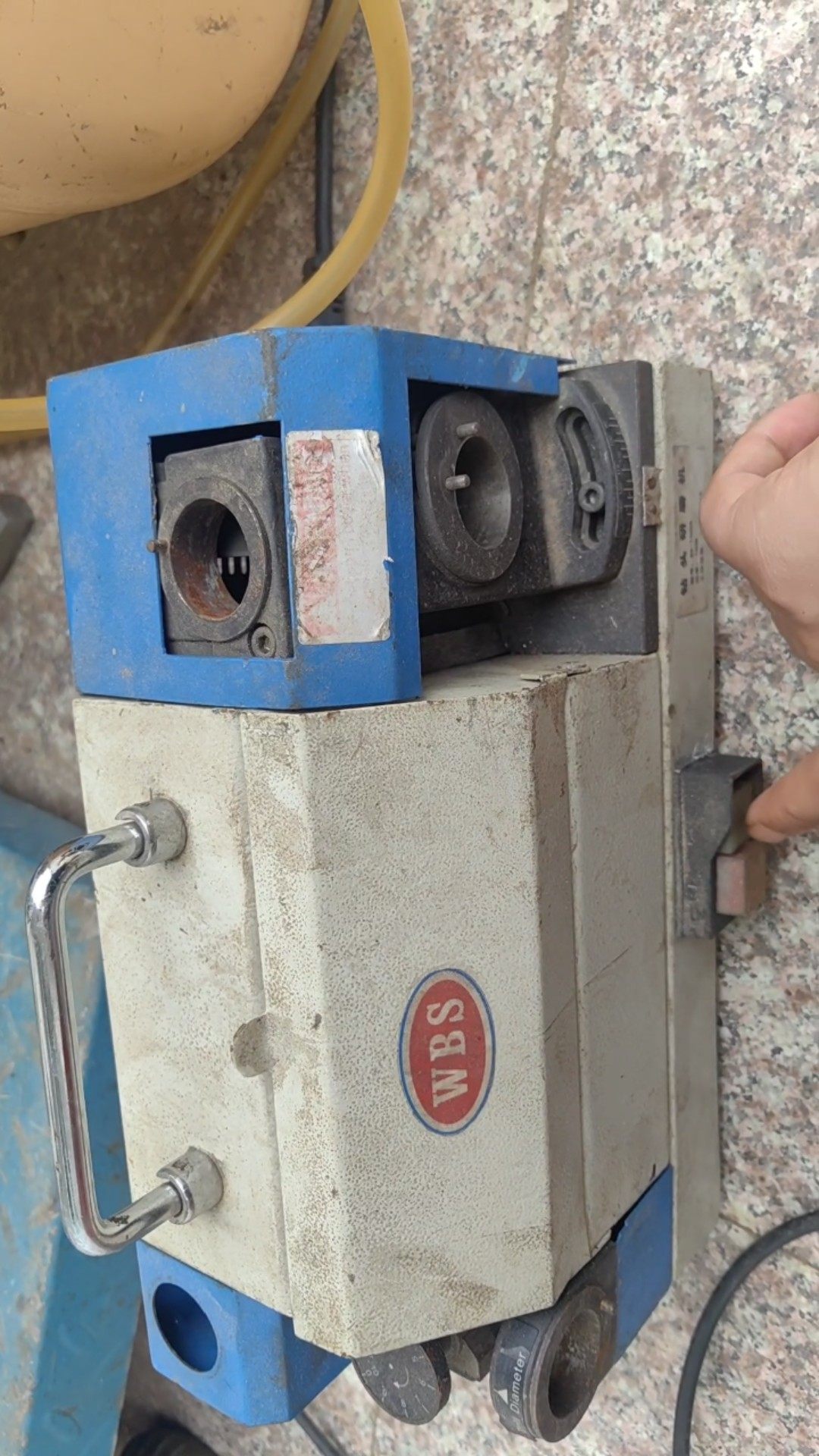 钻头研磨机，最大研磨2.5-13，功能正常，没有多余的配件，