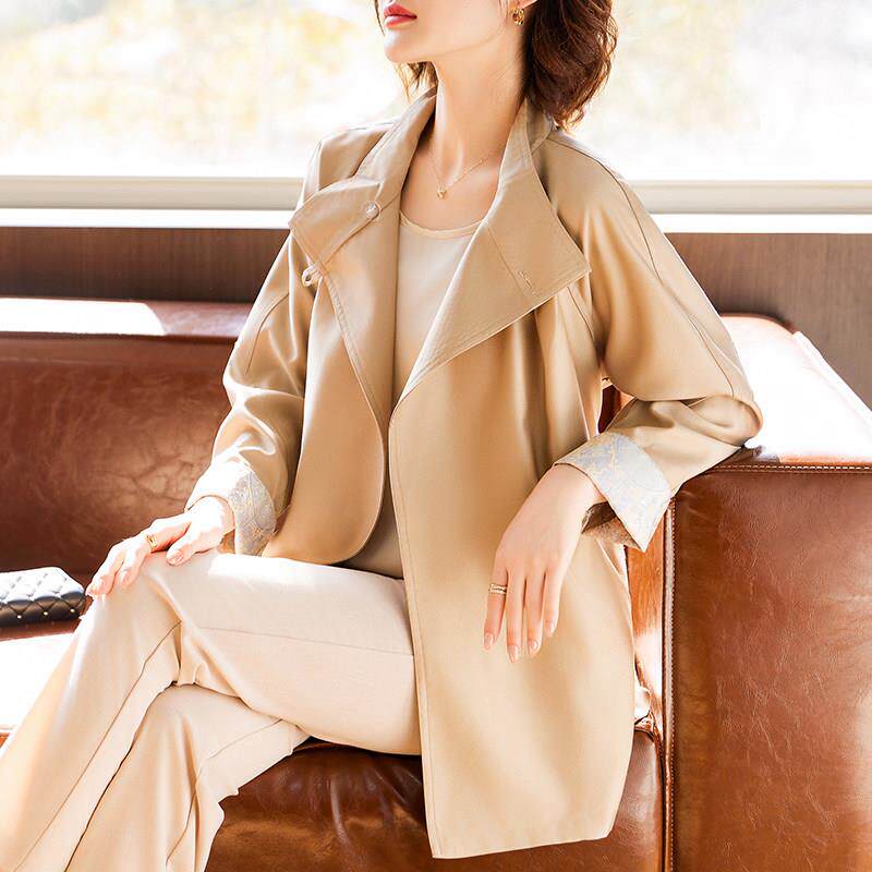 新中式妈妈秋装收腰风衣外套2025新款中老年女春秋洋派贵夫人上衣