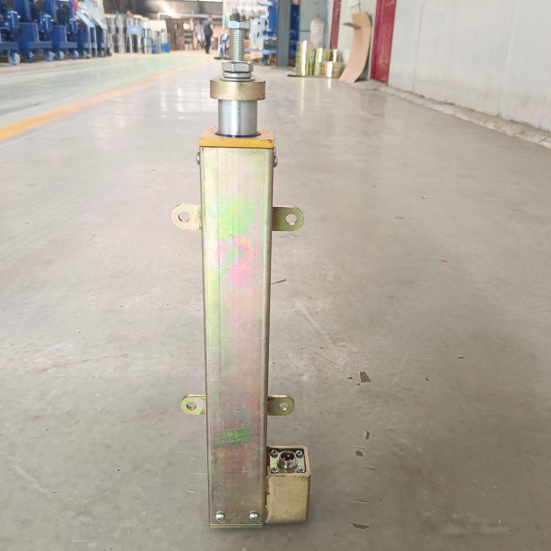 位移传感器智能传感器组合使用张拉千斤顶位移工装厂家伸缩