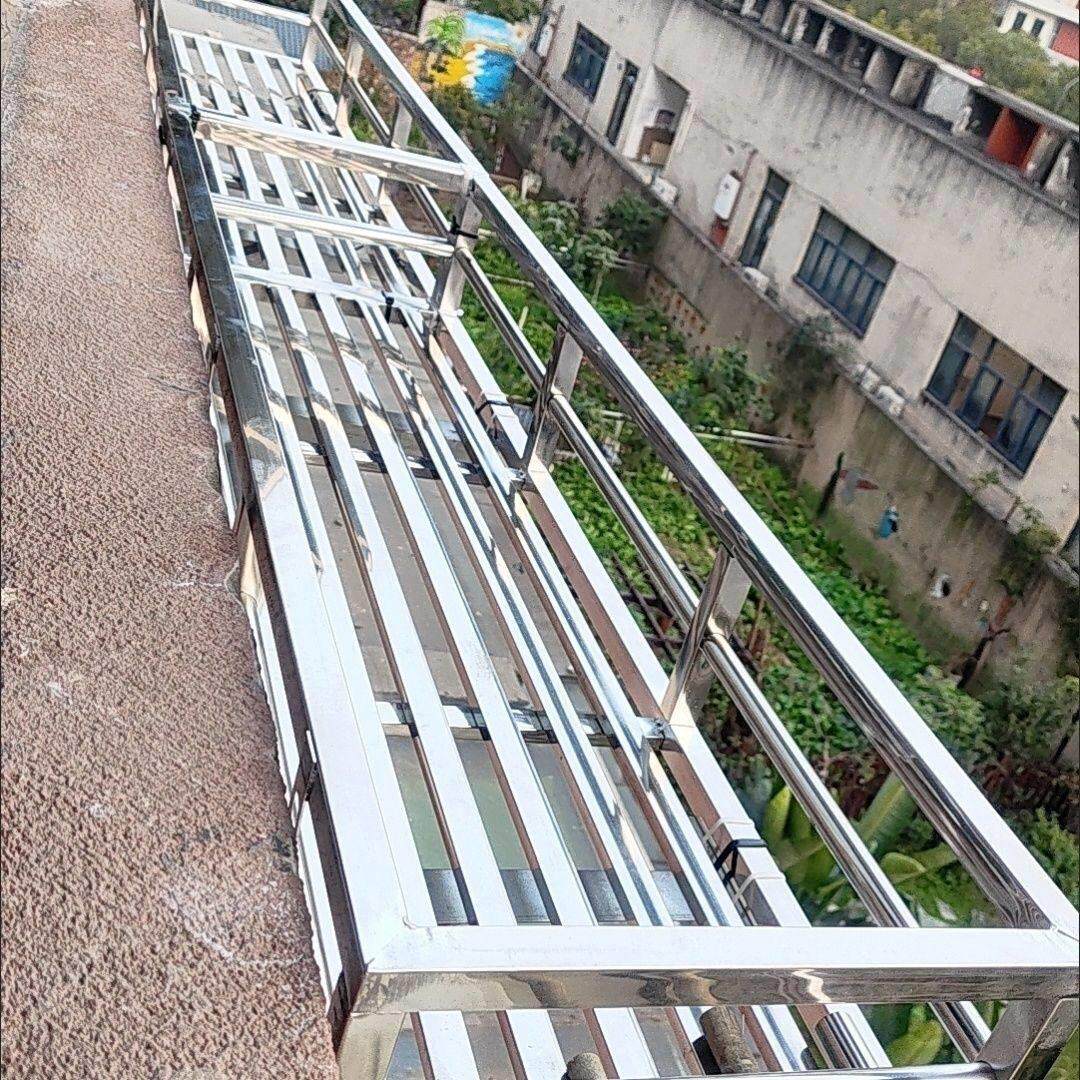 不锈钢阳台花架不锈钢鞋架拖把置物架室外窗台钉墙悬挂一体加厚