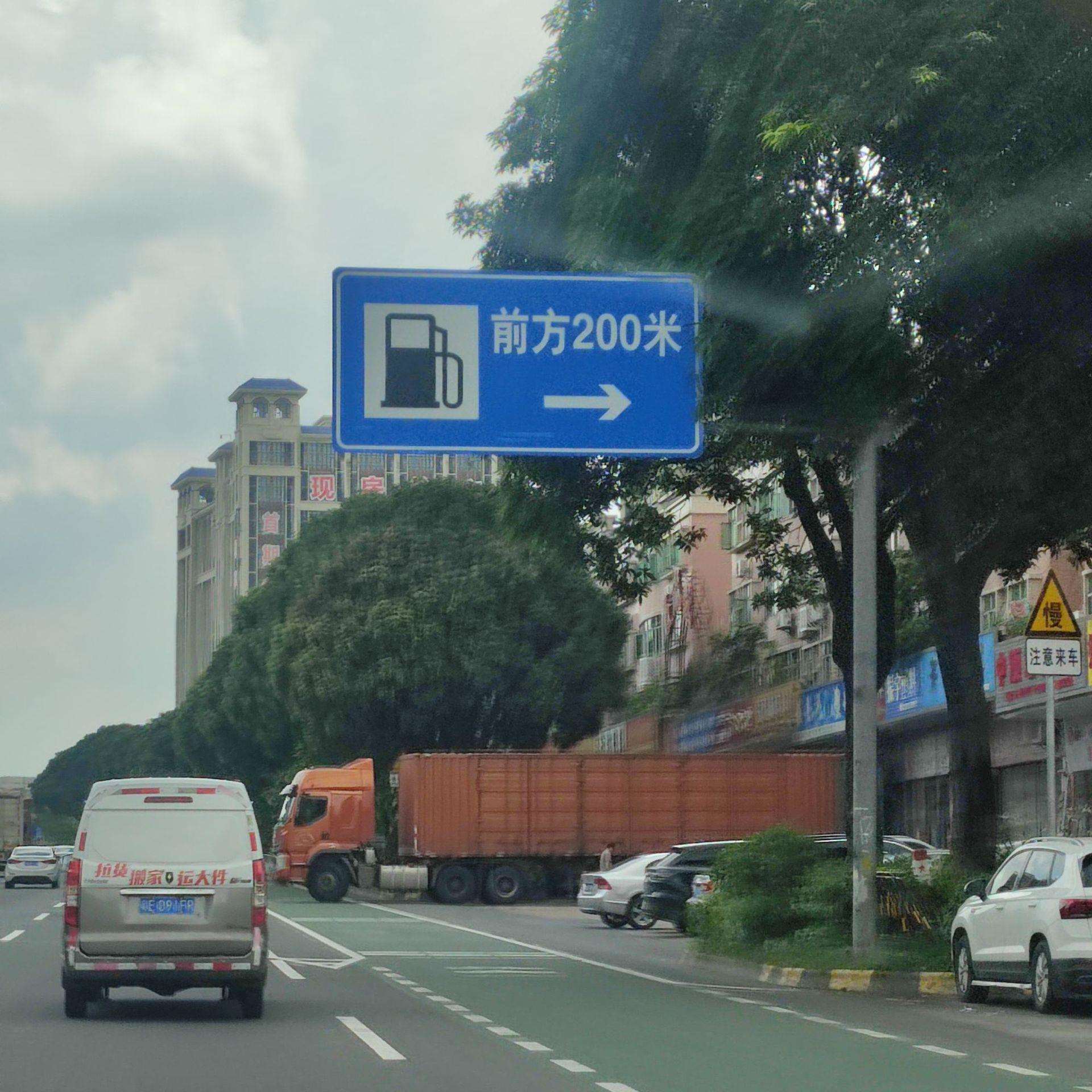 道路交通安全标志杆热镀锌双悬臂杆交通指示牌F杆双悬臂生产厂家