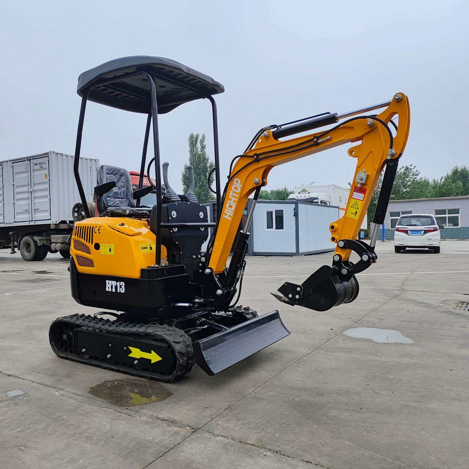 源头工厂出口欧美1.3吨履带式小型挖掘机 家用农用小型破碎小钩机