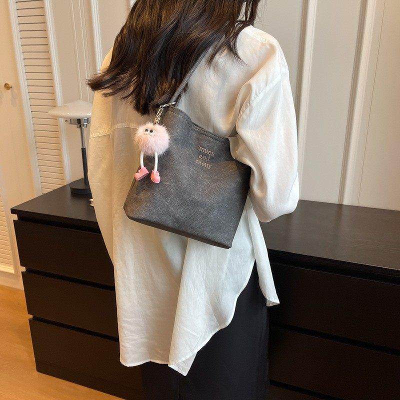 2024新款潮韩国刺绣腋下包洋气百搭休闲手提牛仔包单肩包水桶包女,箱包皮具/热销女包/男包,水桶包,淘宝优惠券,粉丝福利购,淘宝优惠卷