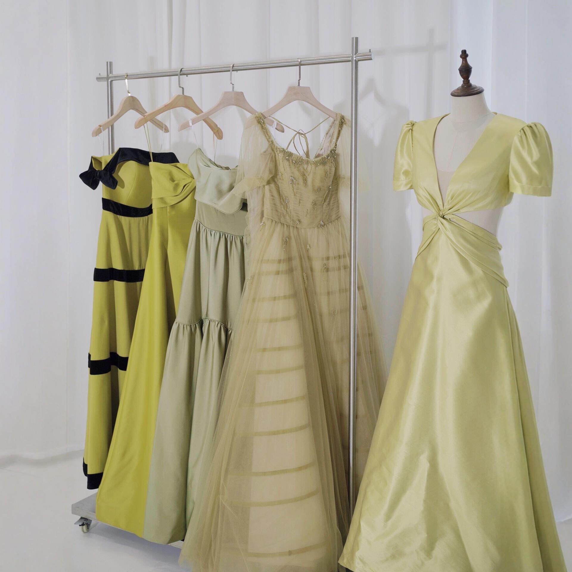 不锈钢婚纱展示架带板落地式高档礼服陈列货架中式秀禾服挂衣架子