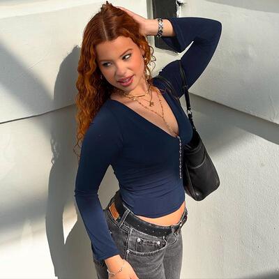 Women's deep V-neck crop top knitted sweater