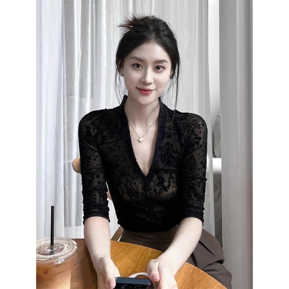 V领黑色蕾丝衫女夏季穿搭高级感设计感小众法式气质独特别致上衣