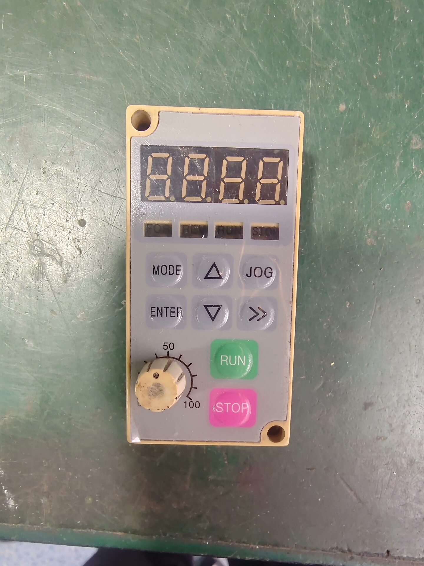 德力西变频器面板。小板。二手拆机功能包好成色如图。