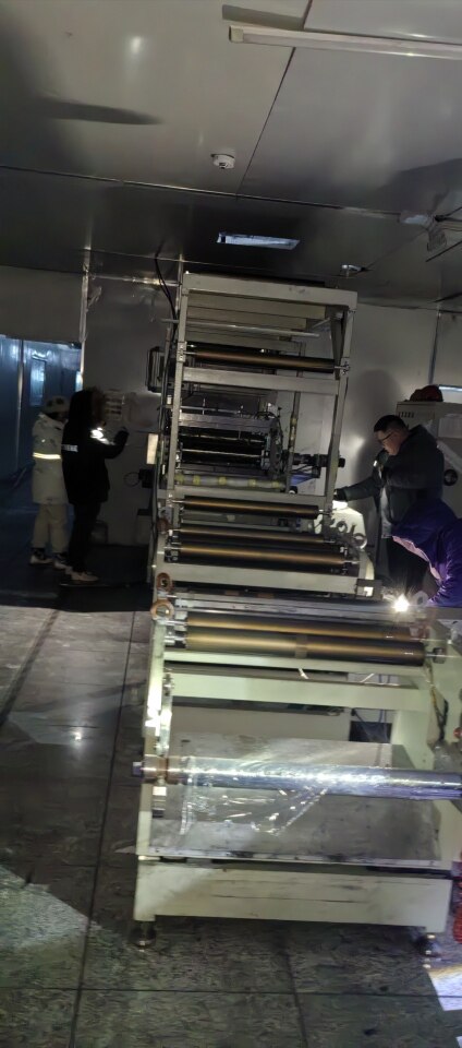 4月18日鹤岗某公司涂布机（含主、辅电柜）两台网络拍卖公告