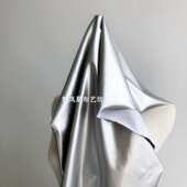 极亮极滑镜面革服装 四面弹PU面料 布料 高弹力针织皮革布 亮银色