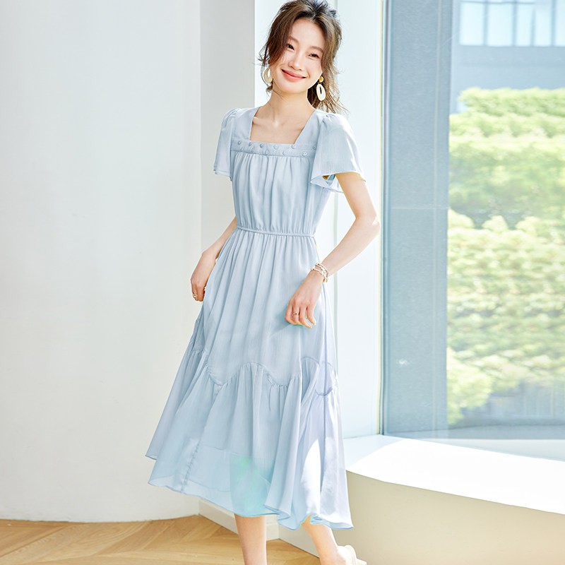 减龄2025夏季新款超火真丝桑蚕丝洋装女高级感方领收腰显瘦裙子
