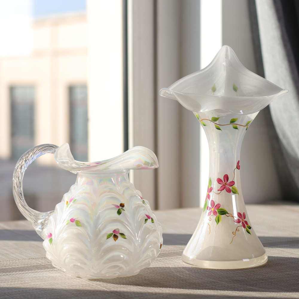 中古芬顿亮瓷白手工琉璃手绘提耳壶马蹄莲海芋玻璃花瓶插花器摆件