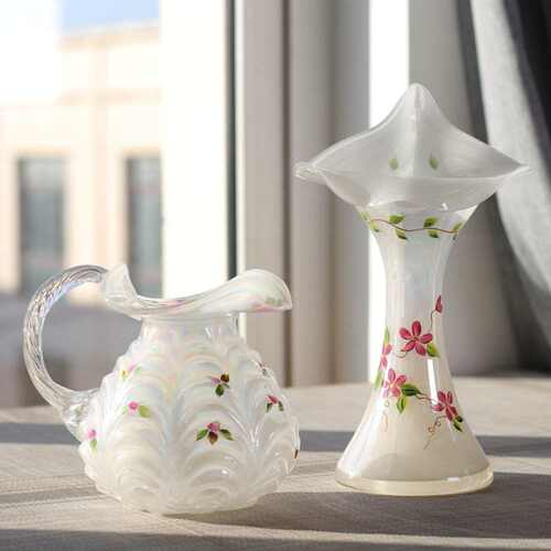 中古芬顿亮瓷白手工琉璃手绘提耳壶马蹄莲海芋玻璃花瓶插花器摆件
