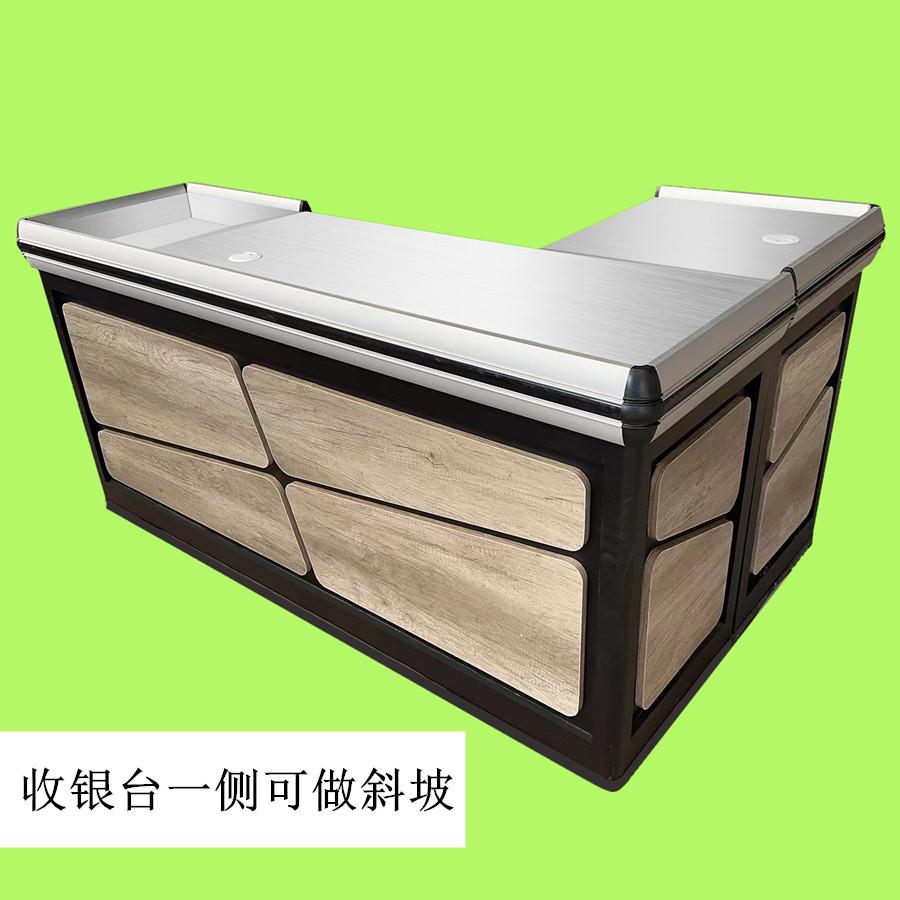 超市精品新款收银台黑色金属柜木板斜拼装饰铝合金边高档收款柜台