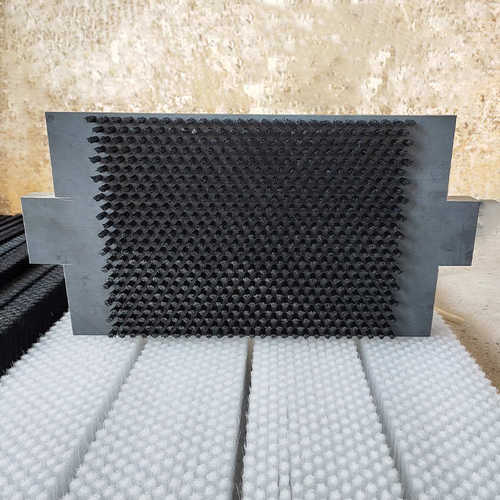 硬机械厂家定制异形塑料pvc刷毛防尘毛刷除尘毛刷工业用尼龙刷子