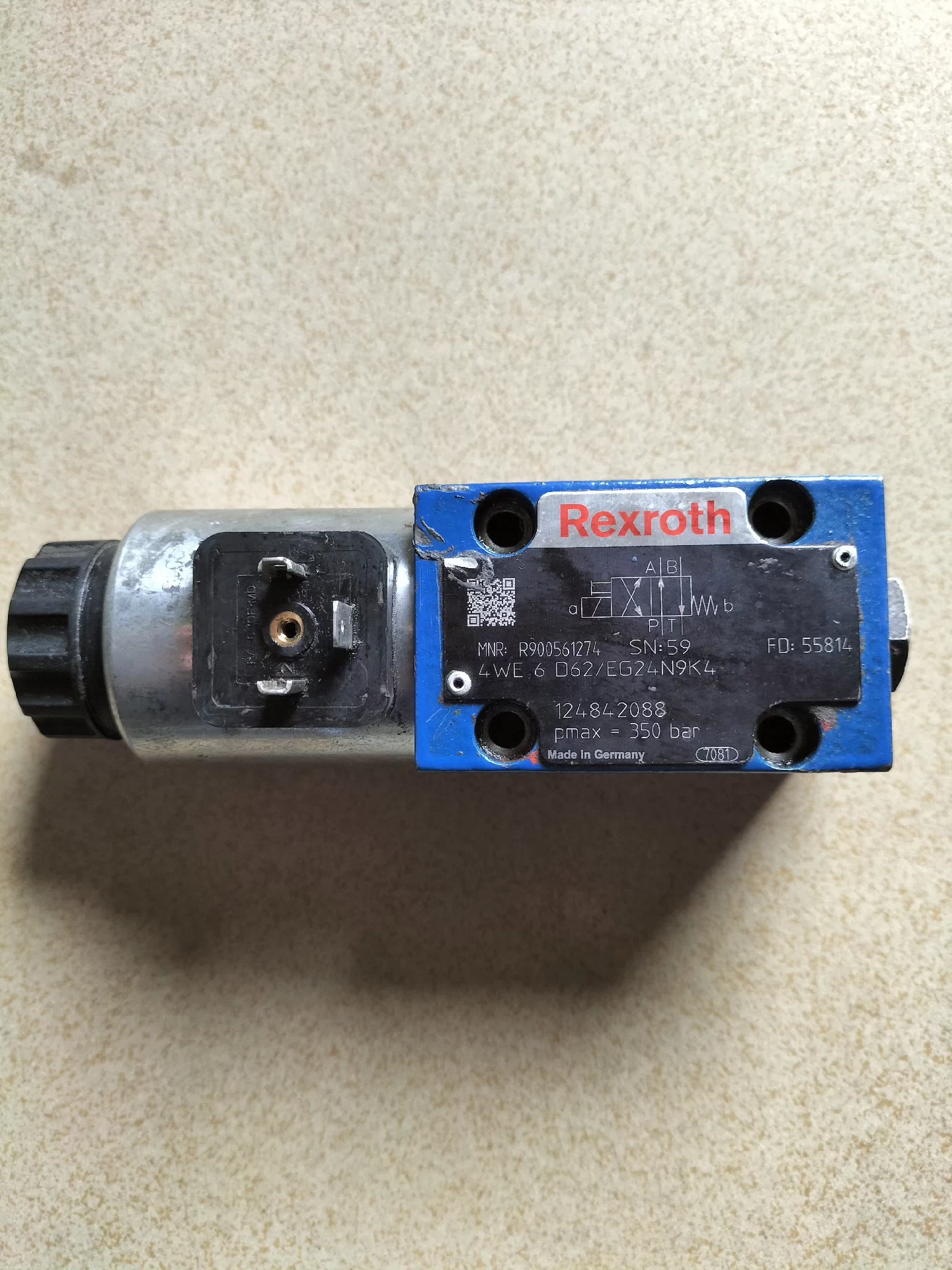 Гидравлический электромагнитный клапан с демонтированного оборудования Rexroth R900561274, 4WE6D62/EG24N9K4, функционален.