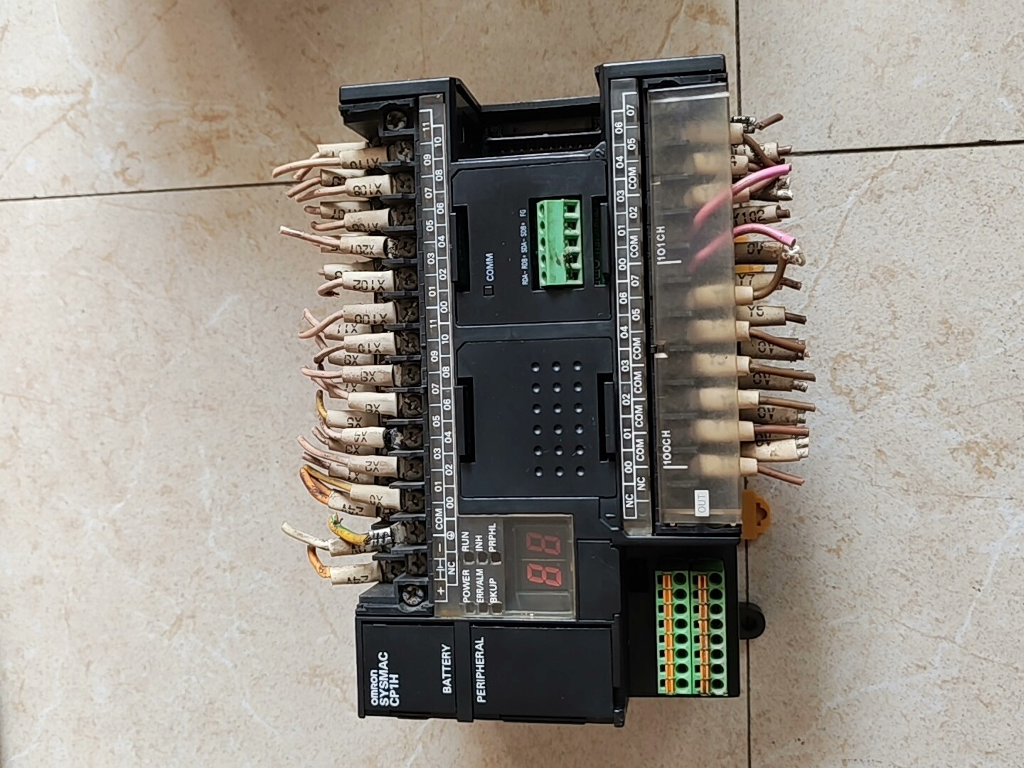 殴姆龙PLC，型号CP1H-XA40DT-D，功能包好，实物