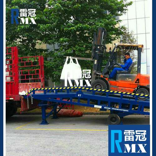 DCQY移动式手动液压斜坡桥叉车进入集装箱通道
