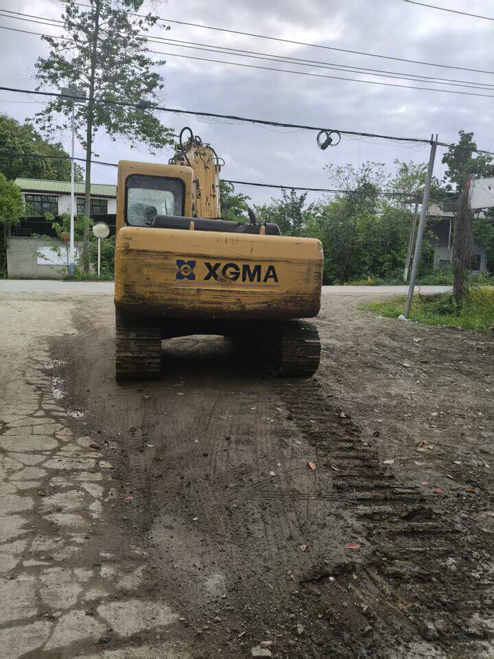 4月18日成都厦工牌XG815型履带式液压挖掘机（出价即进入倒计时）网络拍卖公告