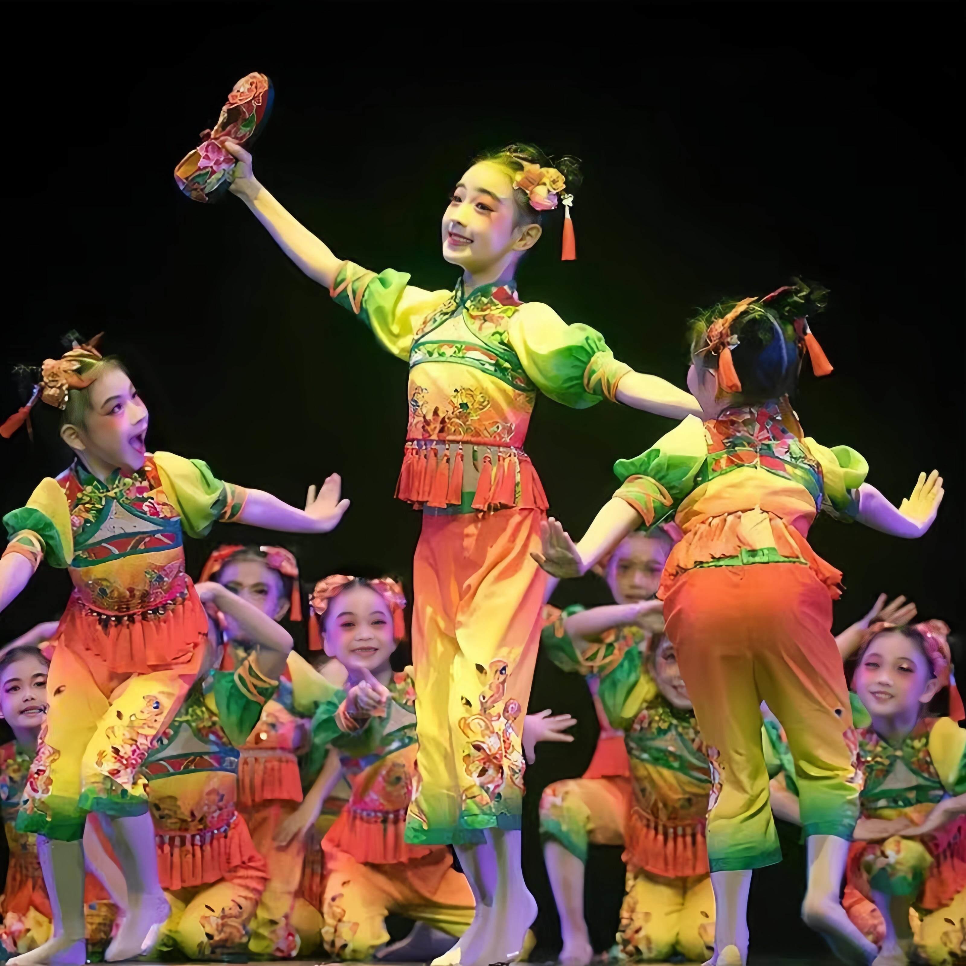 中国风红红的花花鞋儿童演出服女童喜庆舞蹈服秧歌服舞台表演服饰