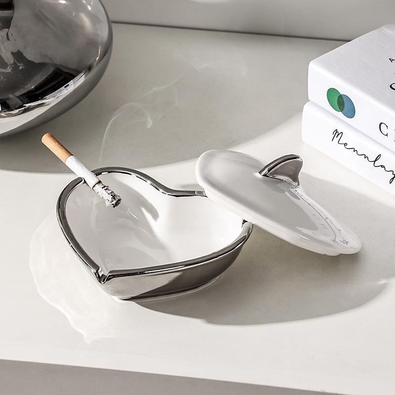 新款直销防飞灰带盖烟灰缸陶瓷高级感轻奢银ins家用客厅创意心形
