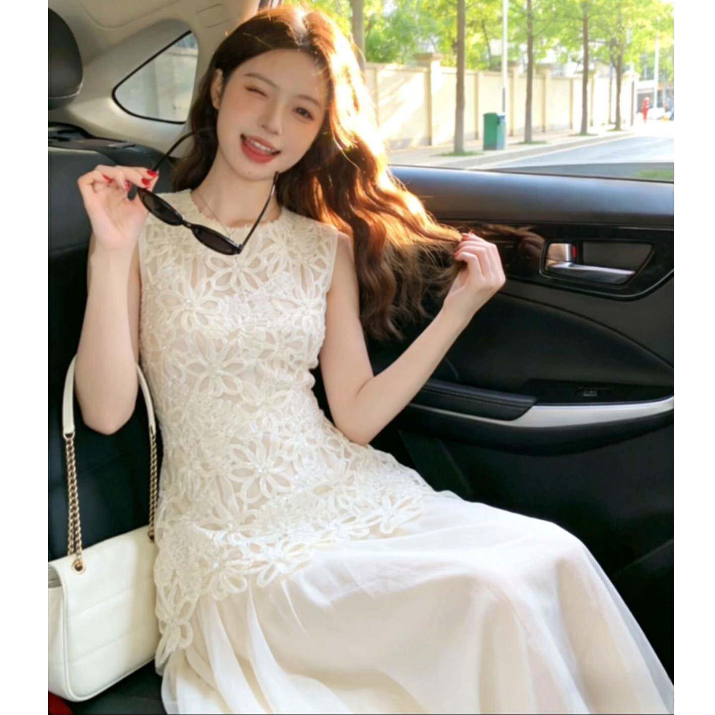 千金风重工蕾丝镂空钩花无袖拼接连衣裙女韩系气质优雅白色背心裙