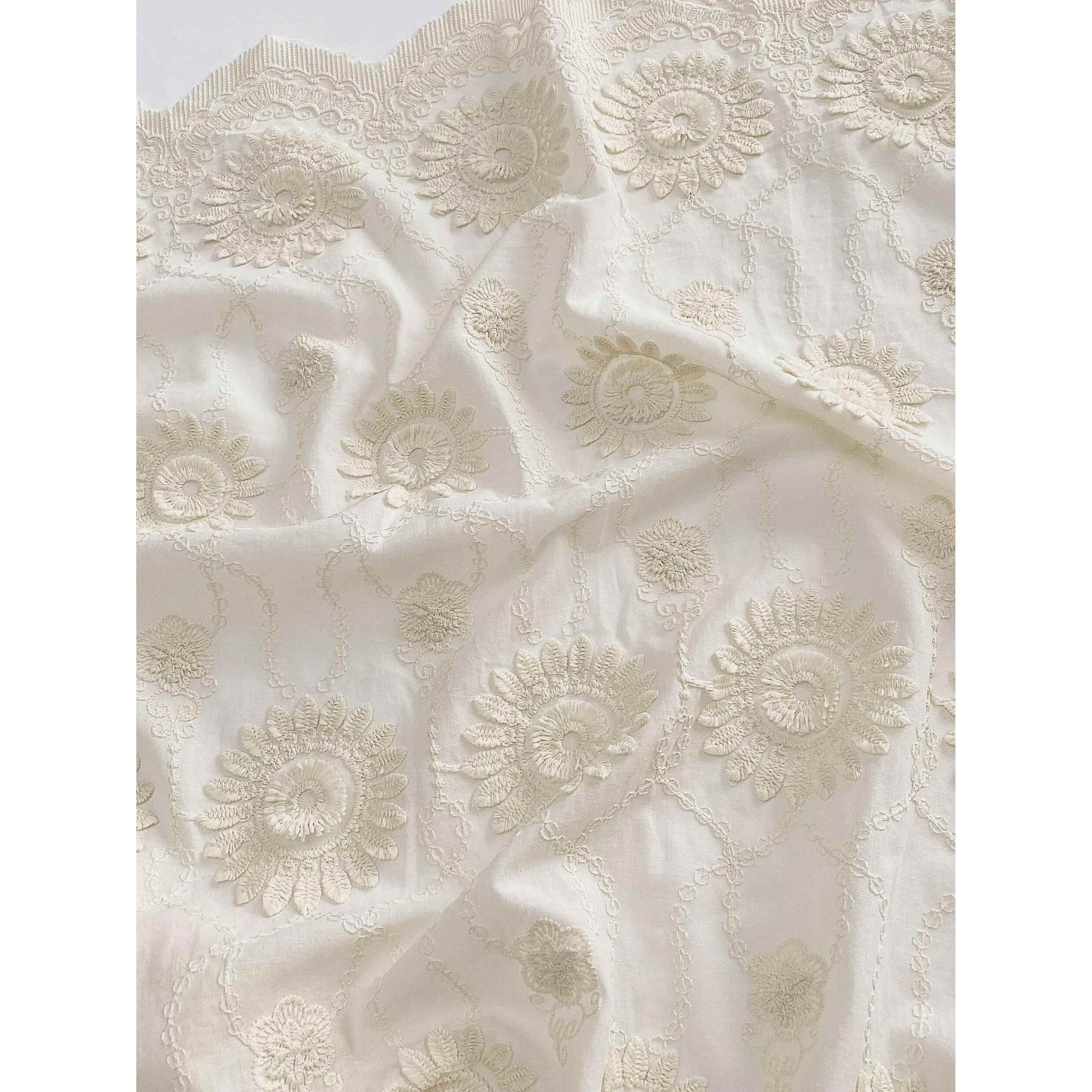 杏色立体太阳花纯棉布刺绣柔软不透女装裙装衬衫童装服装面料diy
